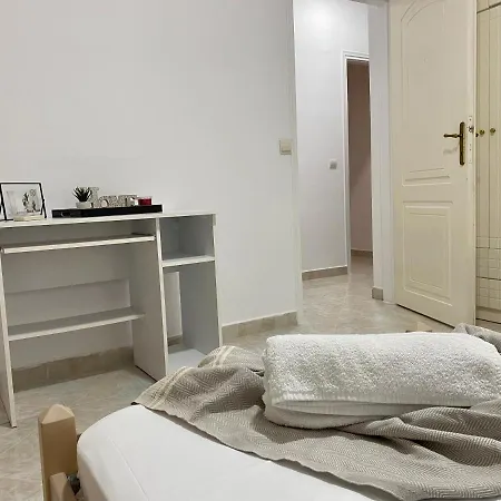 Apartment Elgreco In Center, Rustic & Spacious 